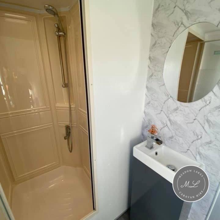 Meadow Lakes 22 - Golden Palm, Pet Friendly, Wifi, Bed Linen - Meadow Lakes Caravan & Lodge Hire Skegness Exteriör bild